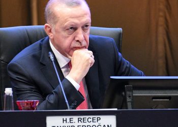 Erdogan declara estado de emergência em região atingida por terremoto